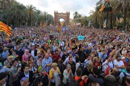 Ambiente en el Passeig de Lluís Companys, el pasado martes, día del pleno del Parlament.-DANNY CAMINAL