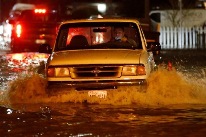 Algunos embalses y rios se han desbordado lo que ha provocado las inundaciones en la ciudad californiana de San José.-