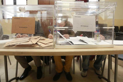 Imagen de urnas con votaciones en las pasadas elecciones.-RAÚL G. OCHOA
