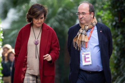 La vicepresidenta en funciones, Carmen Calvo, y el primer secretario del PSC, Miquel Iceta, en el congreso de los socialistas catalanes.-EUROPA PRESS
