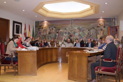 Un momento del Pleno de ayer en el que la coalición AB-PSOE aprobó ayer por mayoría absoluta sus primeros Presupuestos.-G. G.