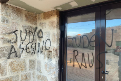 Imagen de pintadas antisemitas en Castrillo Mota de Judíos. ECB