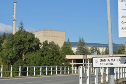 Los ayuntamientos mostraron su preocupación por los residuos existentes en la central burgalesa.-ECB