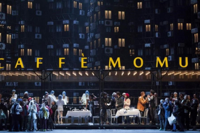 Escena de 'La bohème', de Puccini, en la moderna y suburbial versión de Àlex Ollé estrenada en Turín.-TEATRO REGIO