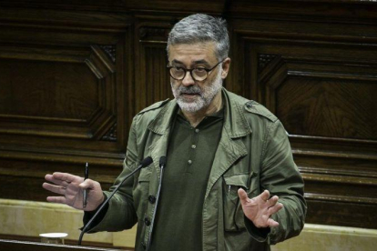El diputado de la CUP Carles Riera, en el Parlament.-JOAN CORTADELLAS