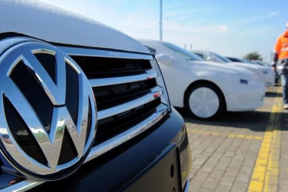Vehículos de Volkswagen listos para embarcar en el puerto alemán de Bremerhaven-AFP / ADP / INGO WAGNER