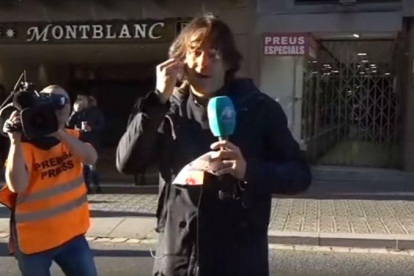 El periodista Cake Minuesa, después de la agresión.-INTERECONOMÍA