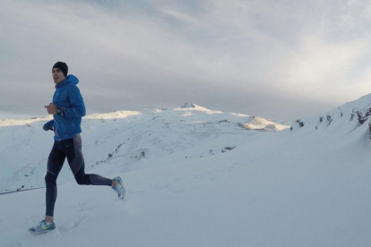 Dani Arce durante un entrenamiento en las faldas del Veleta (Sierra Nevada)-ECB