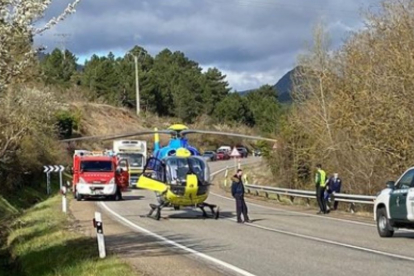 Imagen de los servicios de emergencia en el accidente registrado en Oña. @112cyl