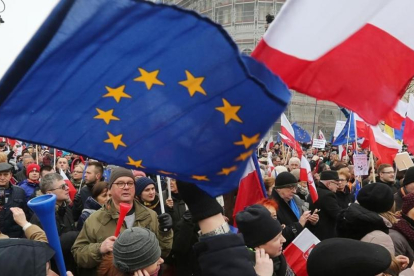 Aspecto de la manifestación contra el Gobierno en Varsovia.-AP / CZAREK SOKOLOWSKI