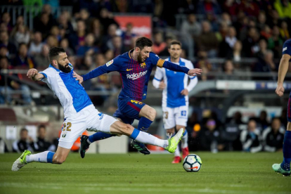 Messi, en acción, en un partido en el que ha conseguido tres goles, los tres del Barça.-JORDI COTRINA