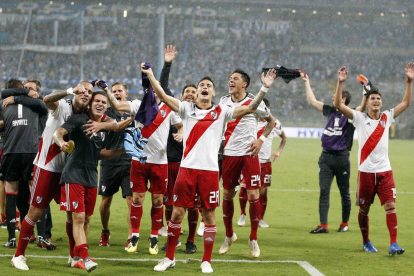 Jugadores de River celebran el pase-AP