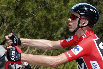 Chris Froome, camino de Tarragona-EFE / JAVIER LIZÓN