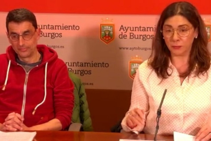 Fernando Sáiz (IU) y Marga Arroyo (Podemos) piden explicaciones sobre un proceso de selección en el Instituto de la Lengua. ECB