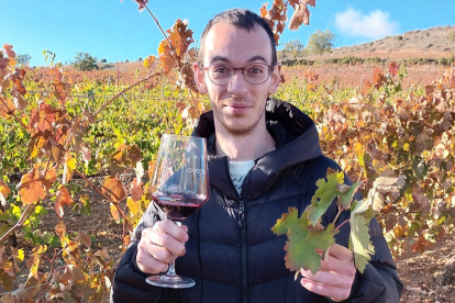 New World Trading. Fabrizio Spiga es el representante de esta importadora. Nacido en Italia lleva ocho años especializándose en la venta de vino en Japón.