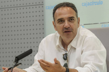 Andreu Casadevall, durante un momento de la comparecencia ofrecida en la mañana de ayer.-SANTI OTERO