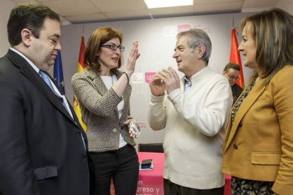 Rafael Delgado Botello, Maite Pagazaurtundúa, Roberto Alonso y Rosario Pérez, ayer, durante el acto de inauguración de la sede de UPyD.-SANTI OTERO