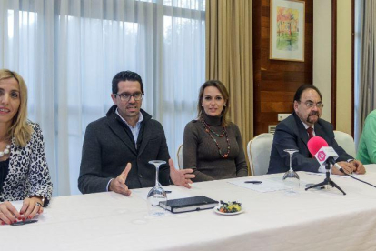 De izquierda a derecha, Olaia Abadía, FranContador, Lorena de la Fuente, Ángel Guerra y Óliver Ramos.-SANTI OTERO