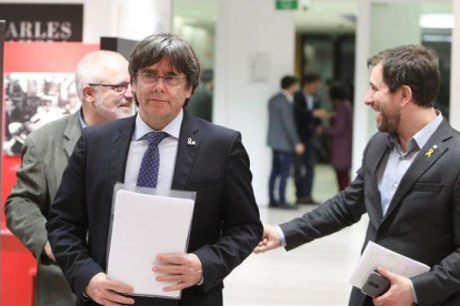 Puigdemont y Comín, hoy en el Parlamento Europeo.-AFP / ARIS OIKONOMOU