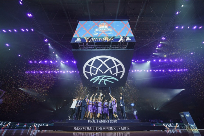 El Hereda San Pablo Burgos celebra el título logrado en el OAKA. FIBA