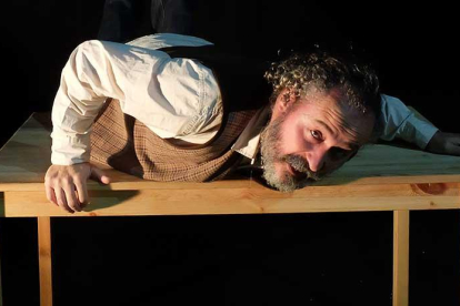 Andrés García protagoniza ‘Inútil sin referencias’, con la que Ronco Teatro regresa a Las Noches del Clunia.-