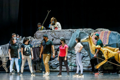 Ensayo de Atemub, en el Teatro Clunia, ante el inminente estreno de 'Simba'. SANTI OTERO