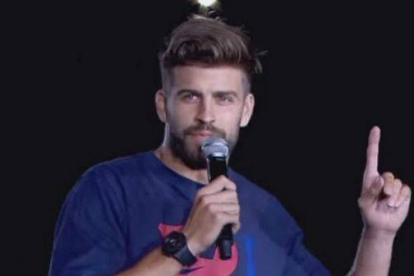 Piqué, durante su discurso en la celebración del triplete.-