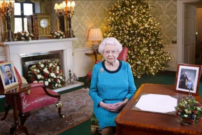 La reina Isabel II, en el mensaje de Navidad el 2016.-AFP / YUI MOK