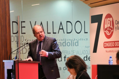 Intervención del presidente de la Junta, Juan Vicente Herrera, en el VII Congreso de la UGT en Castilla y León.-ICAL