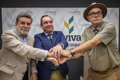 Gutiérrez, Sobremonte y Carbonell tras la firma del convenio.-SANTI OTERO
