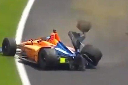 El coche de Fernando Alonso, tras el impacto en la curva 3 de Indianapolis.-