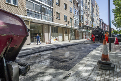 Obras del paso elevado de peatones de la calle Cervantes. ISRAEL L. MURILLO