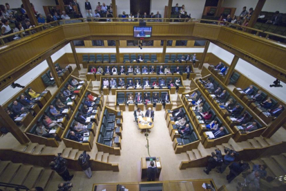 El Parlamento vasco ha aprobado con los votos de PNV y EH Bildu una declaración de apoyo a Mas y al derecho a decidir.-