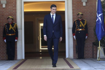 El presidente del Gobierno, Pedro Sánchez, en la Moncloa, donde recibirá este lunes al president de la Generalitat, Quim Torra.-DAVID CASTRO