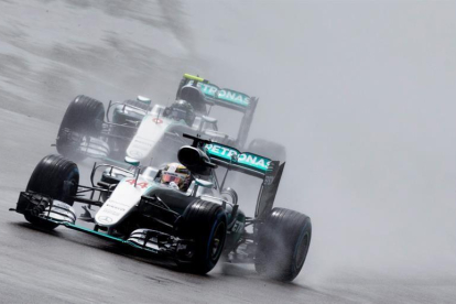 Hamilton durante la carrera.-EFE