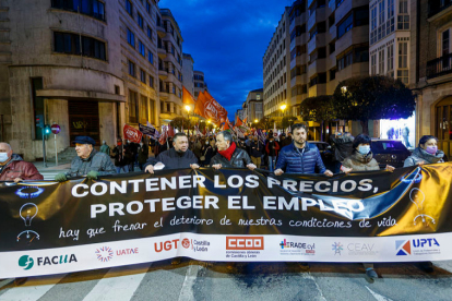 Manifestación contra la subida de precios, en Burgos, liderada por CCOO y UGT. SANTI OTERO