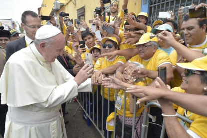 El Papa saluda a la multitud que le esperaba en Trujillo (Perú), el 20 de enero.-EFE / VATICAN MEDIA