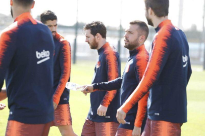 Messi junto a sus compañeros del Barça.-FC BARCELONA