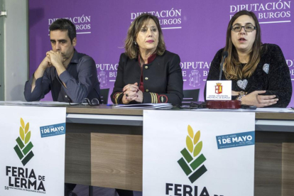 Alfredo González, Montserrat Aparicio y Celia Izquierdo, ayer, durante la presentación de la feria.-SANTI OTERO
