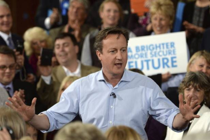 El líder conservador y primer ministro británico, David Cameron, participa en un acto de campaña en Saint Ives, Reino Unido-Foto: EFE / STR