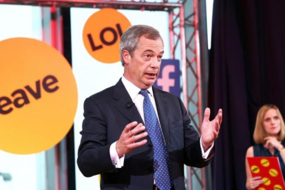 El euroescéptico Nigel Farage, líder del UKIP, participa en un debate sobre el 'Brexit', en Londres, el 10 de junio.-AFP / ADAM GRAY