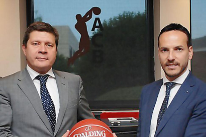 Nacho Martínez (izquierda) y Félix Sancho posan en la sede de la ACB tras la Asamblea General.-