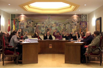 El Presupuesto municipal de 2014 consiguió el apoyo de PP y PSOE.-G. G.