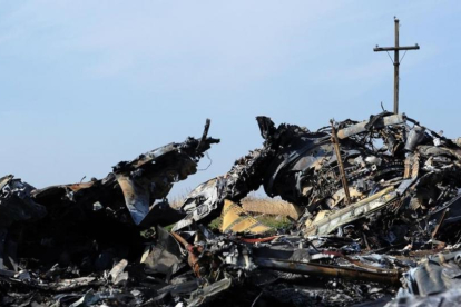 Restos del avión de Malaysia Airlines que fue derribado en Ucrania.-DOMINIQUE FAGET