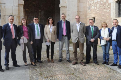 Foto de familia de la «candidatura colectiva» liderada por Manuel Pérez Mateos.-ISRAEL L. MURILLO