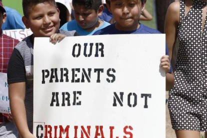 Un grupo de niños, hijos de inmigrantes, protestan contra la política de Trump en Canton, en el condado de Madison.-AP / ROGELIO V. SOLIS
