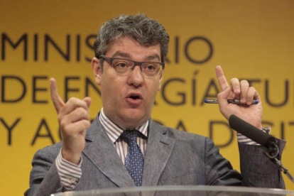 El ministro de Energía, Álvaro Nadal, durante su comparecencia para anunciar el fin definitivo de Garoña.-ANTONIO HEREDIA