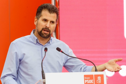 El secretario general del PSOE en Castilla y León, Luis Tudanca, durante la Fiesta de la Rosa en Burgos. SANTI OTERO