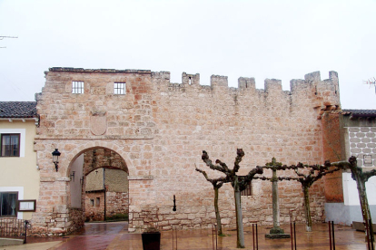 El casco medieval presenta una planta circular, definida claramente por la muralla, con un centro en la iglesia como símbolo del poder religioso y un segundo centro en el ayuntamiento, símbolo del poder civil. FOTOS: ICAL