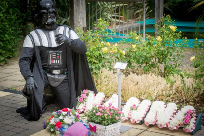 El curioso funeral protagonizado por 'Darth Vader'.-Foto: LUTON ON SUNDAY
